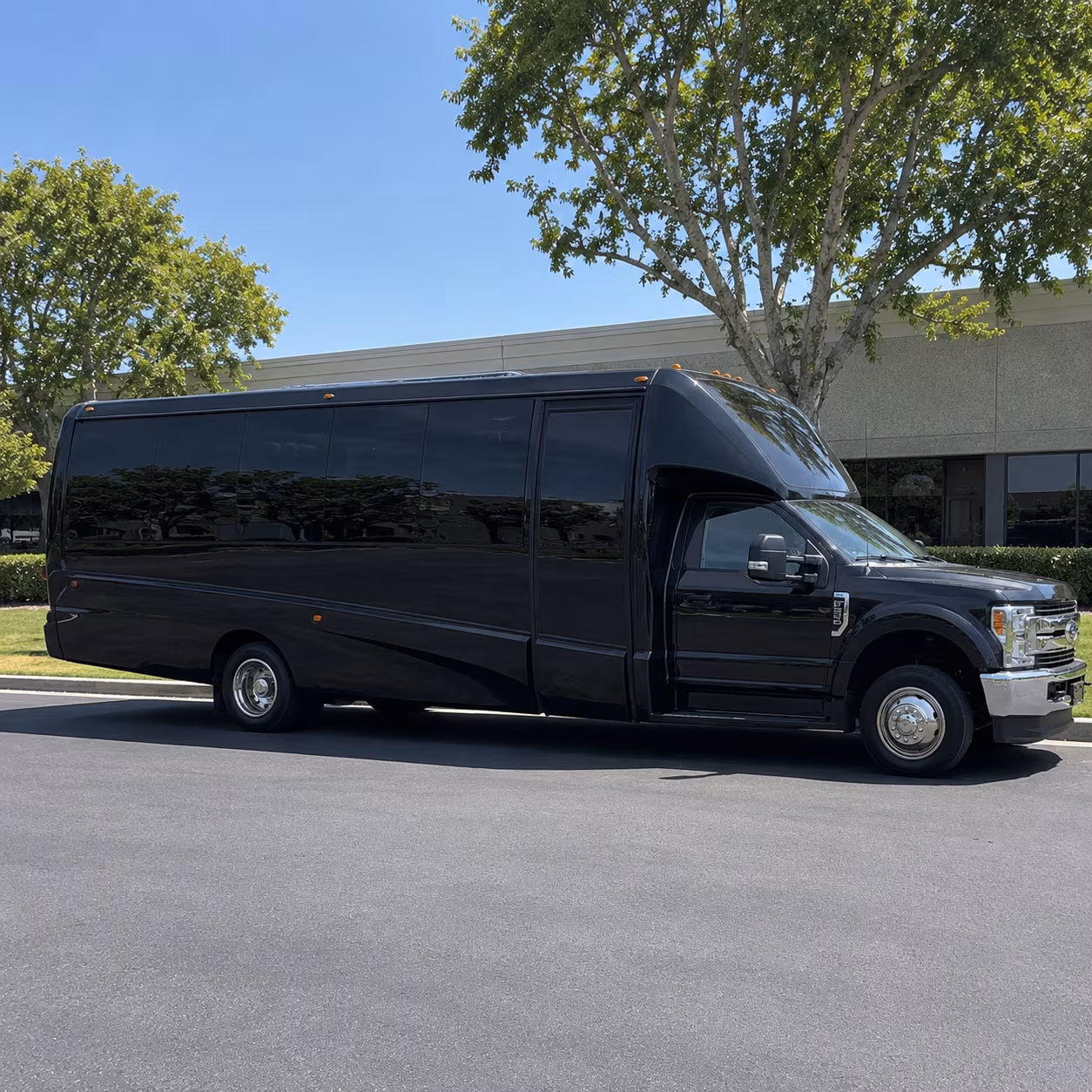 Kansas City Winery Tour & Pub Crawl Transportation party bus exterior